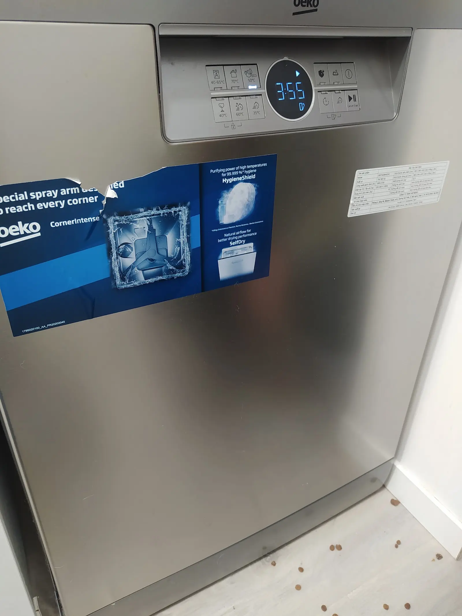 Detalle de la reparación de un electrodoméstico